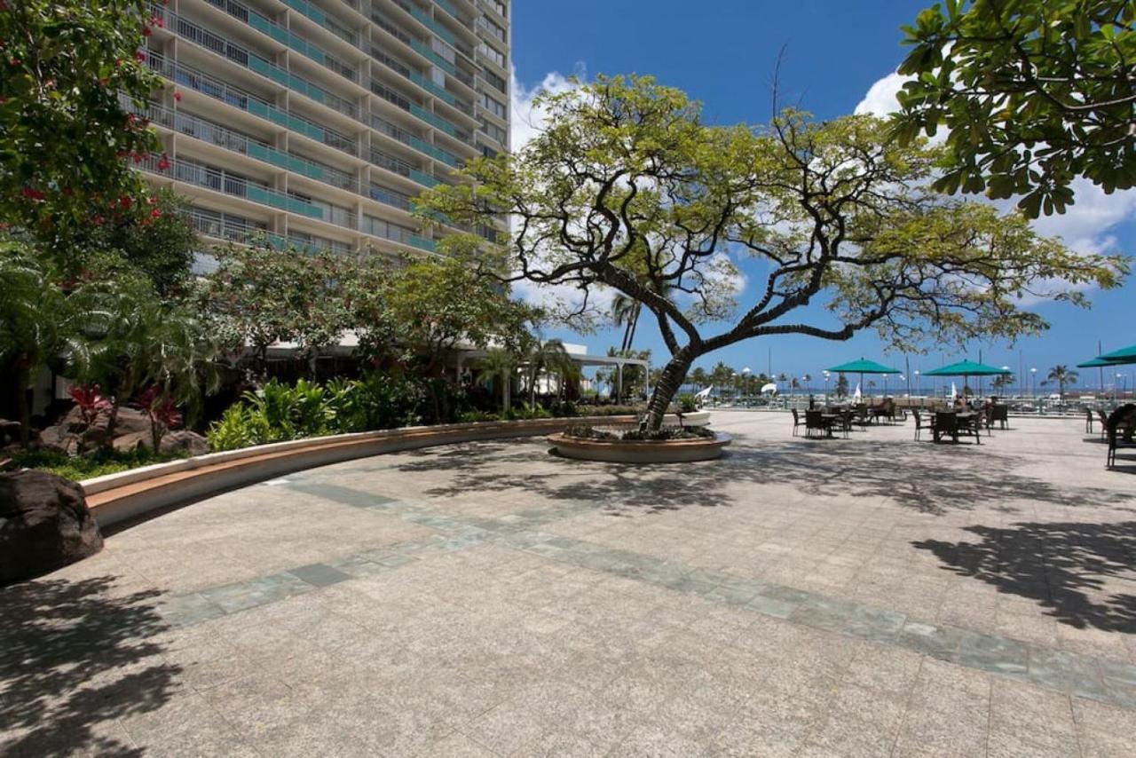 Ilikai Apt 302 - Spacious Studio With Stunning Ocean & Harbor Views Honolulu Zewnętrze zdjęcie